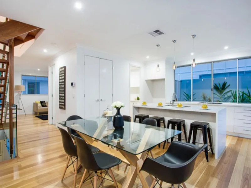 Private, Huge Courtyard, Great Location