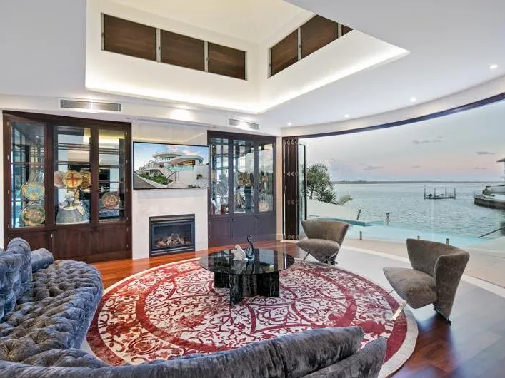 Sovereign Island Beauty - 6 Car Basement - Inspect By Appointment!