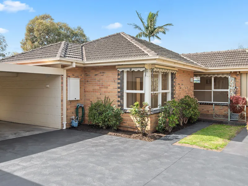 IMMACULATE SINGLE LEVEL VILLA UNIT OFFERING AND PRIVATE AND SECURE LIFESTYLE I