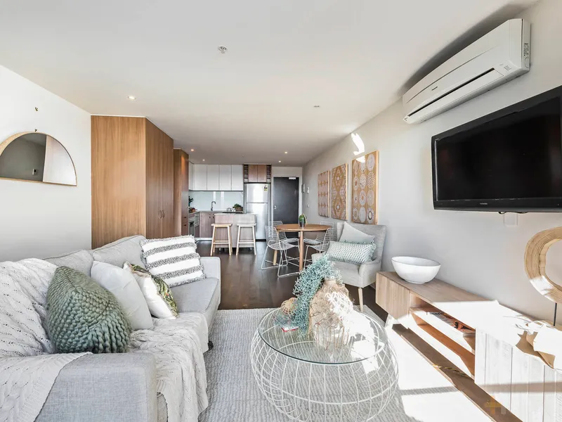 BEACH LIFESTYLE WITH EVERY CONVENIENCE