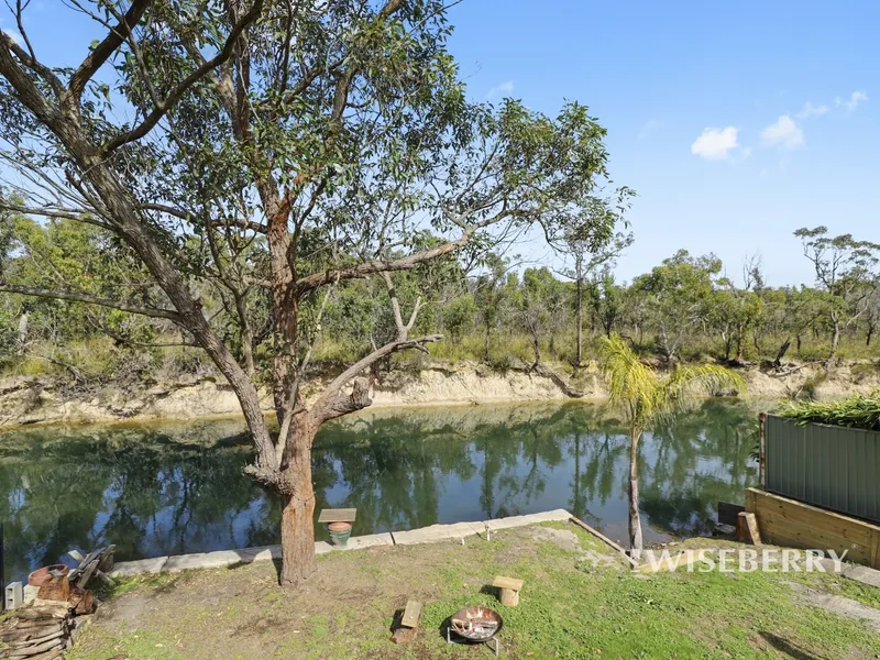 Absolute Waterfront With Boat Access