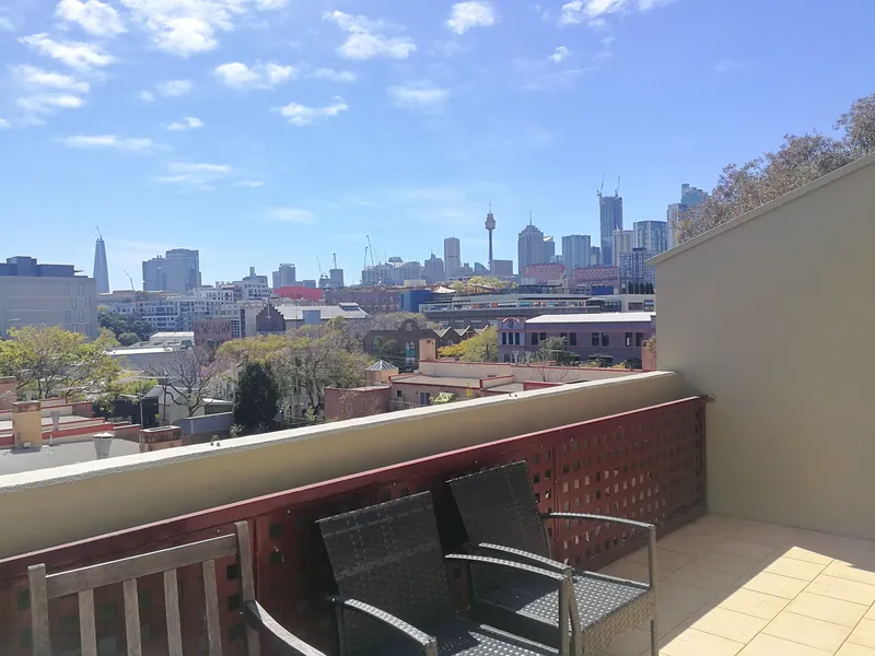 Fully Furnished Modern 2 bedroom with City view in Convenience location!