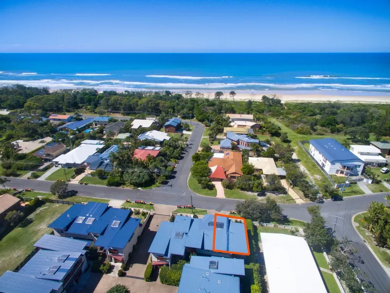 STYLISH BEACHSIDE LIVING