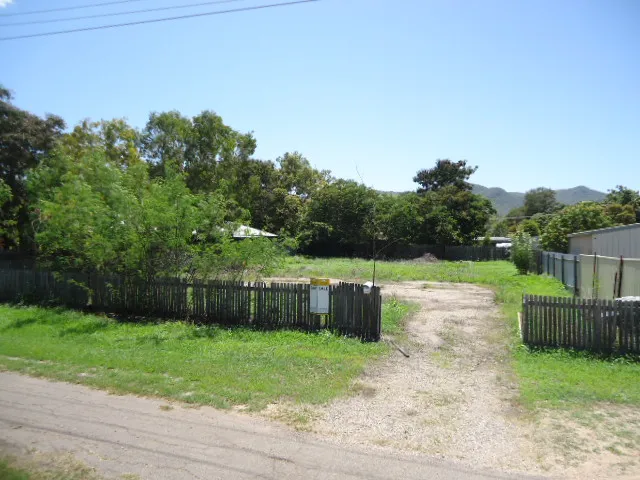 Generous Parcel with the nature strip Gardens
