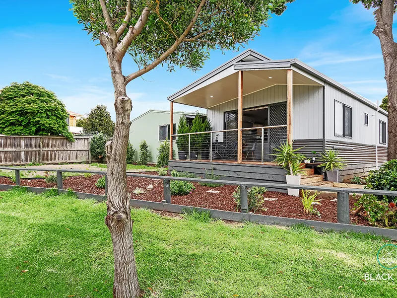 PERFECT FOR RETIREMENT LIVING OR HOLIDAY MAKERS Marina Views..