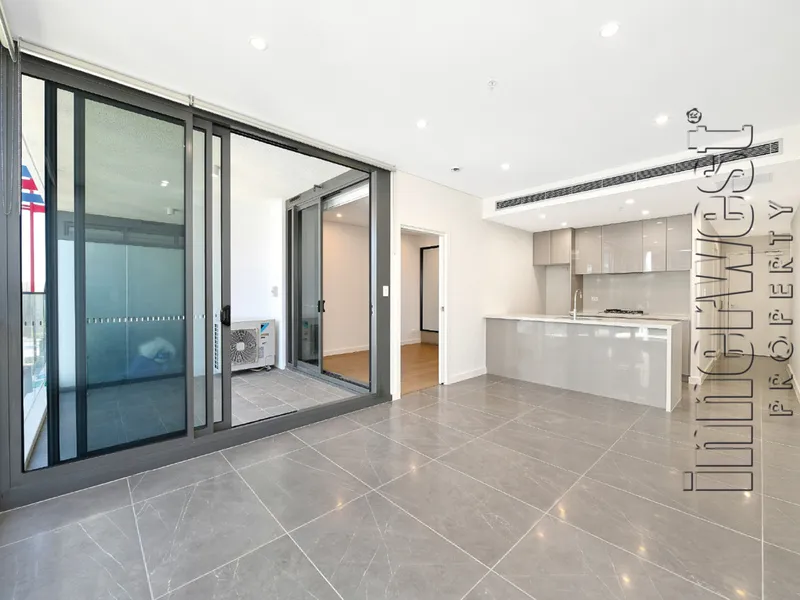 Brand new apartment with Oversize Bedroom & High-Level Garden View