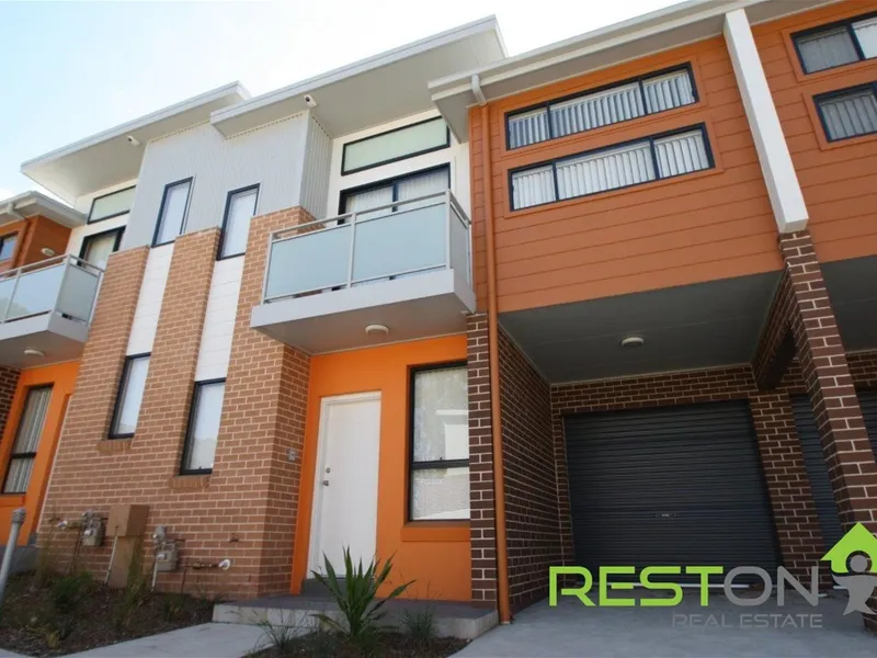 NEAR NEW EXECUTIVE TOWNHOUSE!