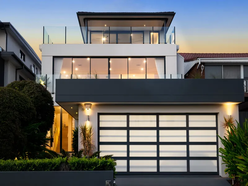 Spectacular Entertainer With Sweeping Middle Harbour Views