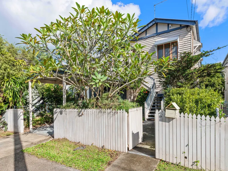 Centrally Positioned Stones Corner Queenslander