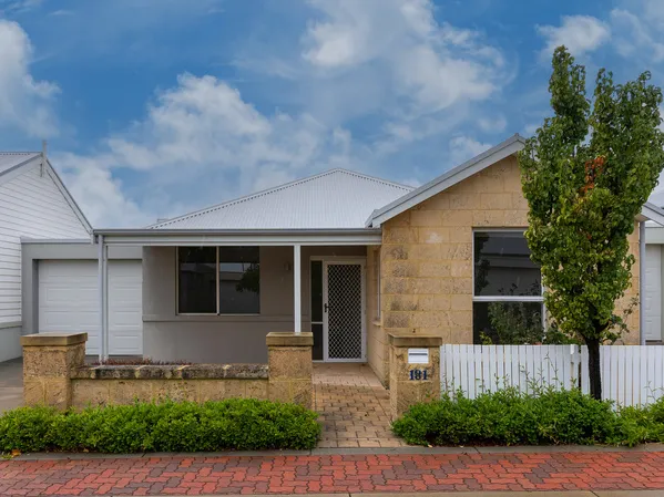 Enjoy this well-presented villa in a top location of Parkland Villas Ellenbrook