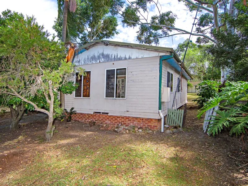 Pre registered attendance at viewings and auction only.