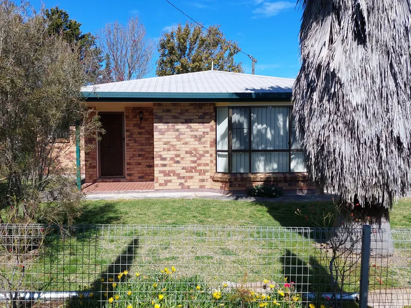 Very Tidy Brick Home - Large Allotment