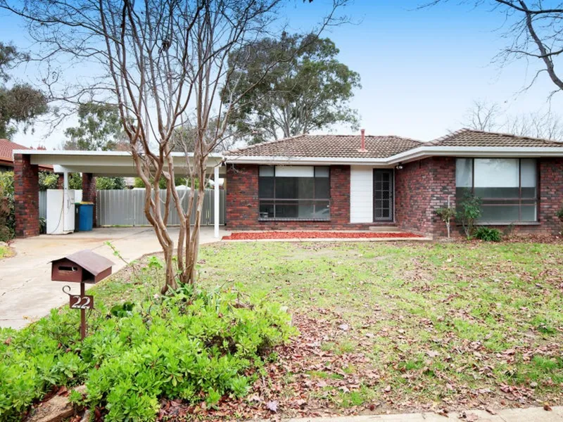 Sparkling Lake Albert Home!