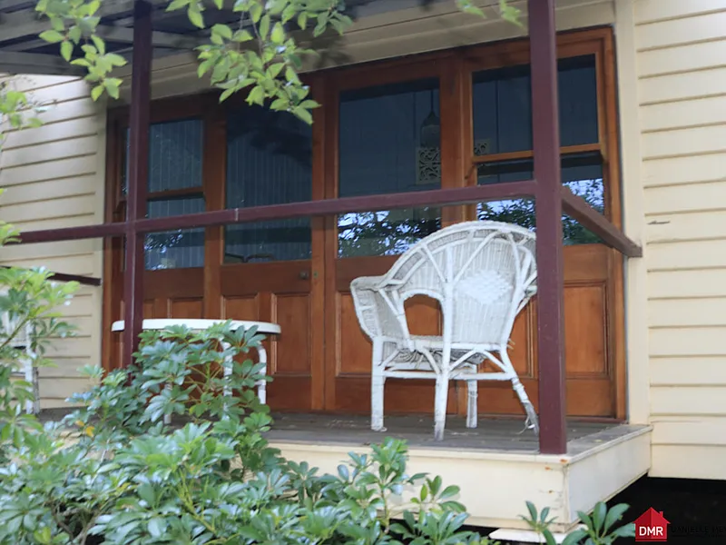 BEAUTIFUL QUEENSLAND IN EXCELLENT CONDITION