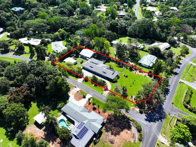 Huge family home on an expansive 3,992m2 block with Pool and 2 Sheds!