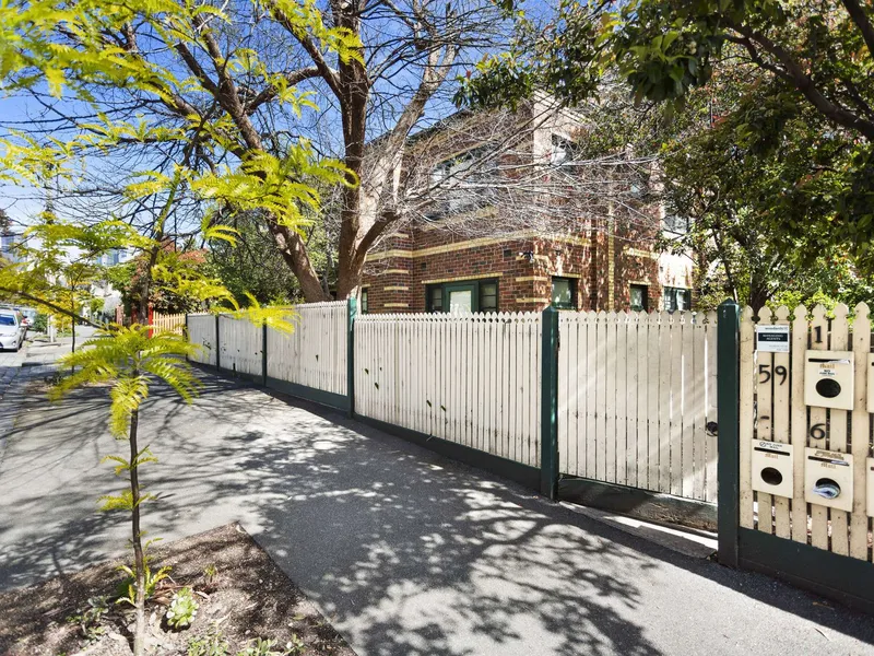 Art Deco Apartment In The Heart Of North Melbourne