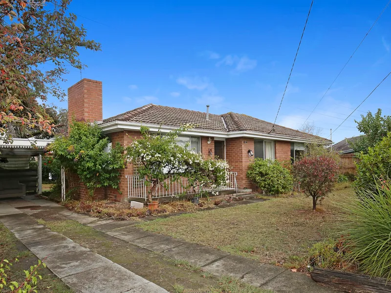 GREAT PARTLY FURNISHED HOME IN THE HEART OF WATSONIA -