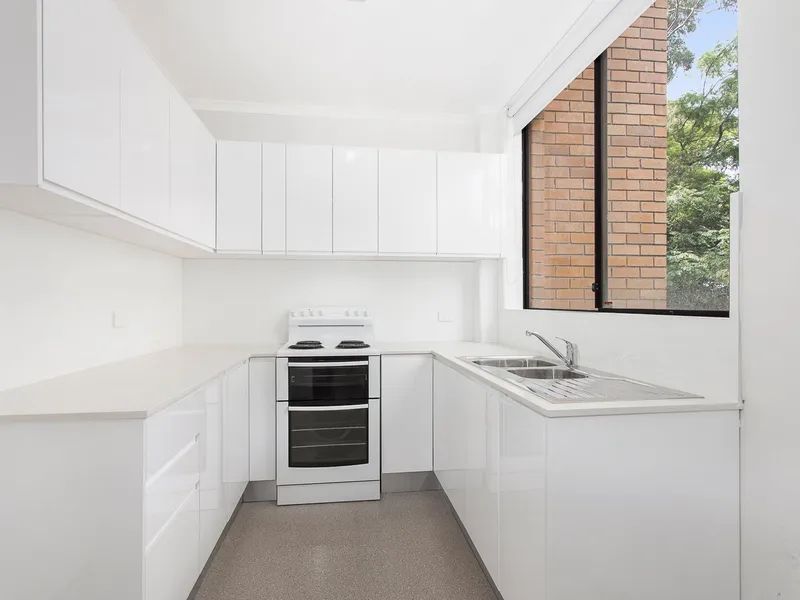 LIFESTYLE OF CONVENIENCE WITH RENOVATED KITCHEN AND NEW PAINTING