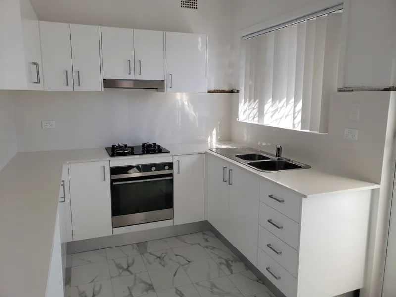 Spacious and light one bedroom unit 