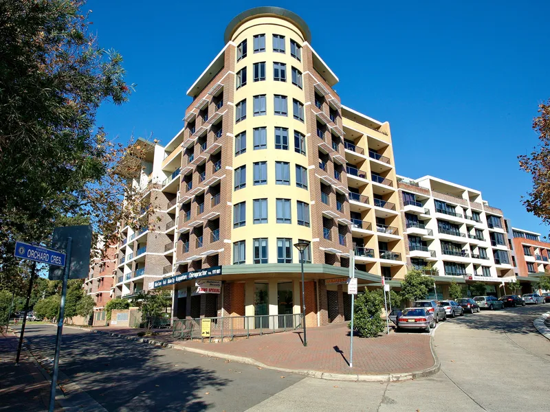 Spacious One Bed plus Study Apartment