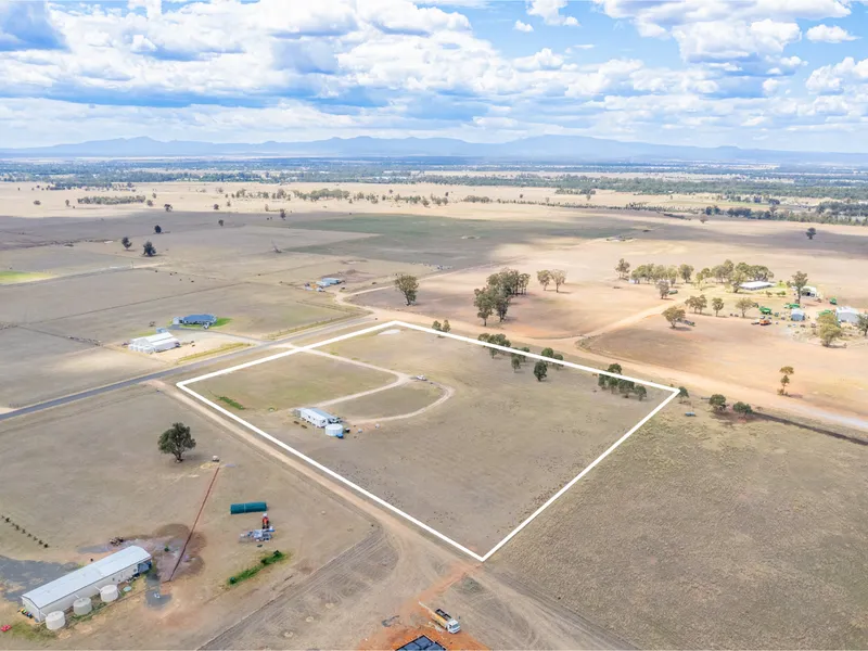 AFFORDABLE BEGINNINGS - ACRES WITH A VIEW JUST MINUTES FROM TOWN!