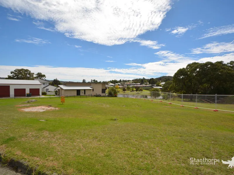 STANTHORPE - 1,090 M2 CREEK FRONTAGE BUILDING BLOCK IN SOUGHT AFTER STREET