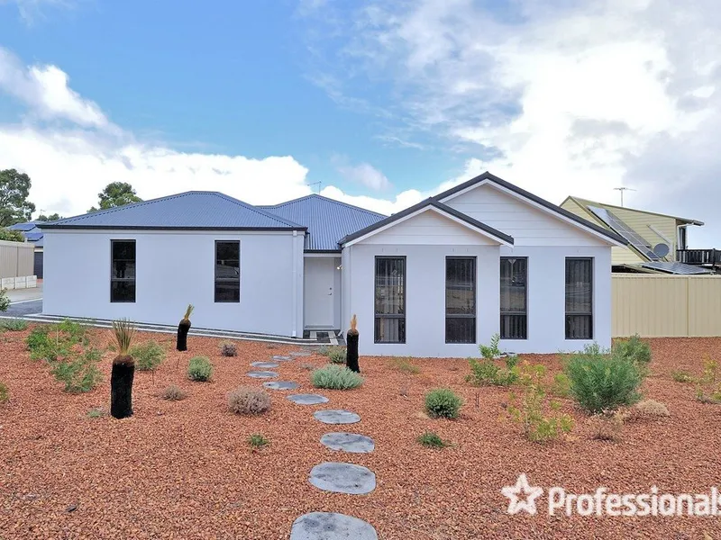 BEAUTIFULLY PRESENTED MODERN HOME