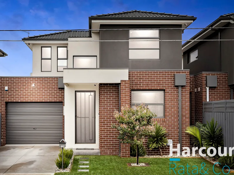 Stylish Townhouse with No Owners Corporation Fees