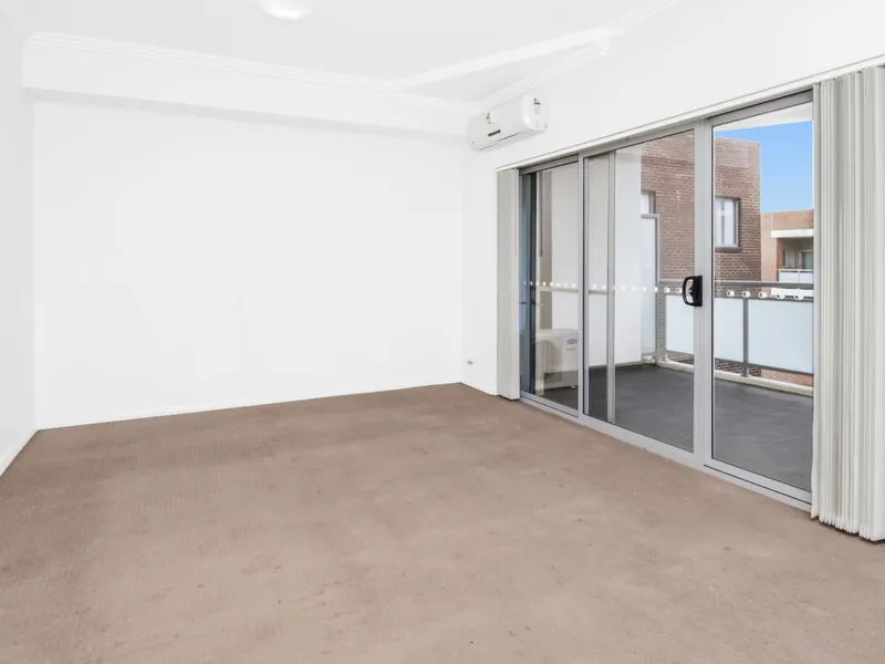 This spacious split level 2 bedroom AND 2 bathroom apartment will tick all your boxes!