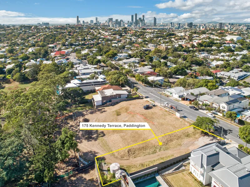 Incredible Opportunity on 726m2 of Vacant Land to Create Your Dream Home!