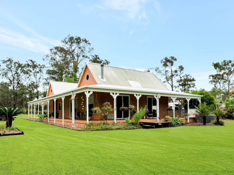 ABSOLUTELY BEAUTIFUL; an acreage lifestyle on 38,700m2 of land!