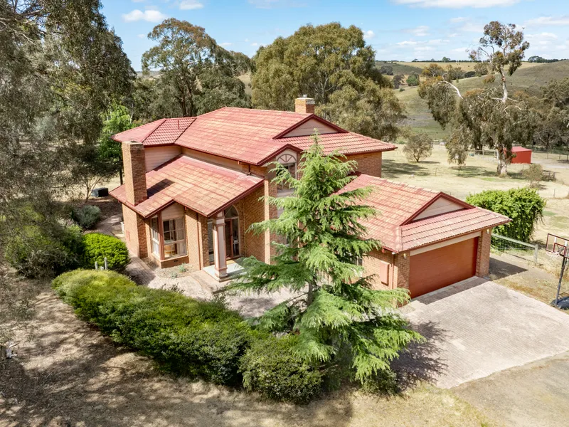 Country Living in prestigious Emu Bottom
