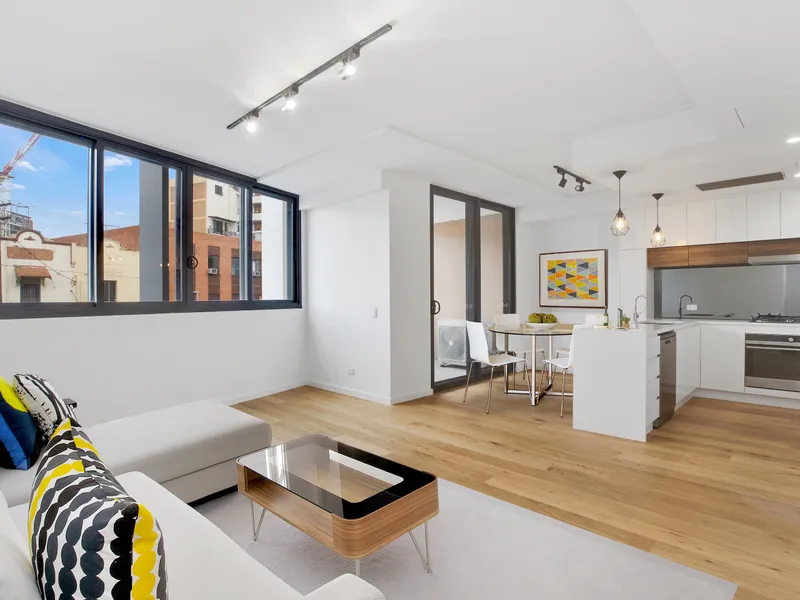 Near New modern 2 bedroom apartments close to train station 