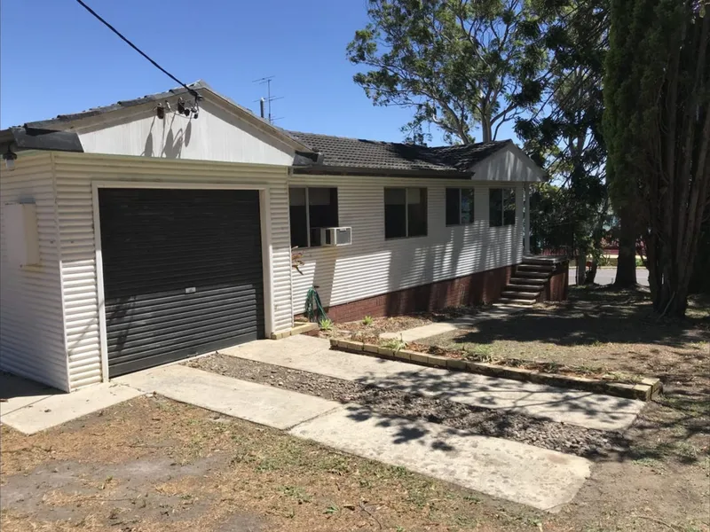 Lakeside Cottage with Views
