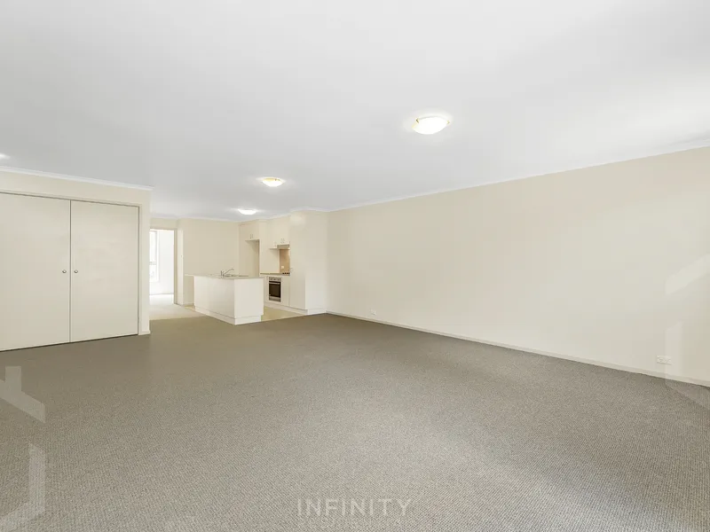LARGE 3 BEDROOM APARTMENT
