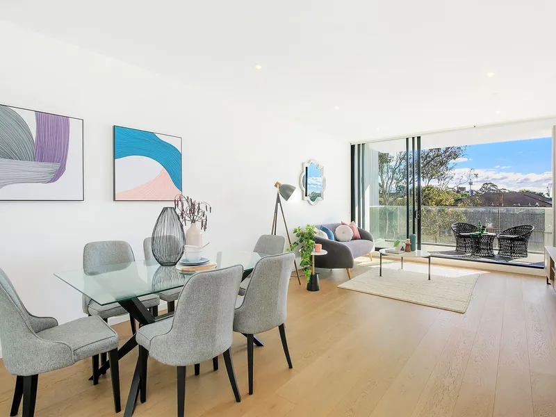 Luxurious north-facing apartment with unobstructed views - stroll to Westfield, shops, and Chatswood rail