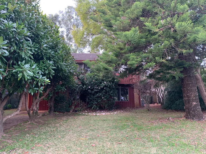 Convenient location, short distance to the schools, Castle Tower and the Metro