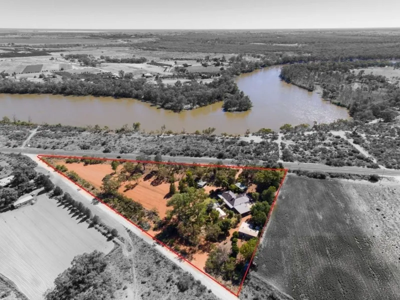 2.74acs, 4 Bedrooms, sheds, close to Murray River