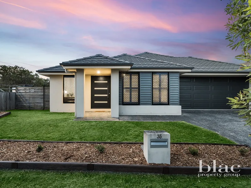 LIFESTYLE LIVING WITH HUGE KITCHEN WITH BUTLERS PANTRY & MULTIPLE LIVING AREAS!