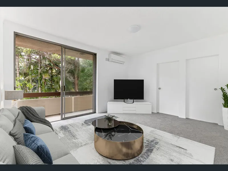 Fully Renovated Apartment By The Beach!