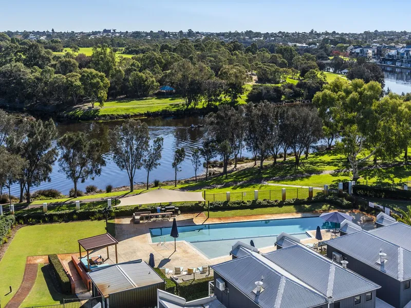 PENTHOUSE APARTMENT WITH A FULL RIVER VIEW!