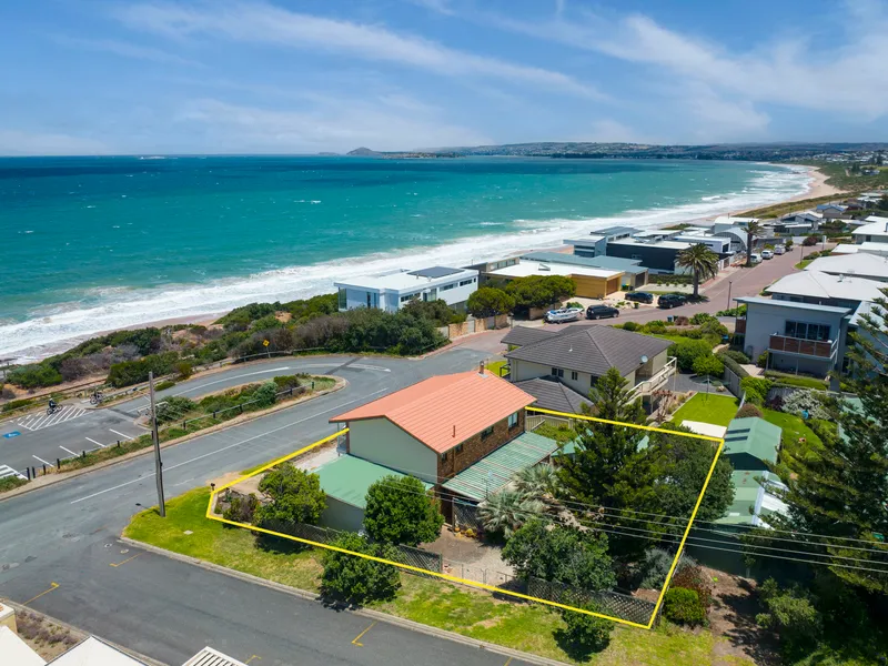 Esplanade Frontage at Boomer Beach