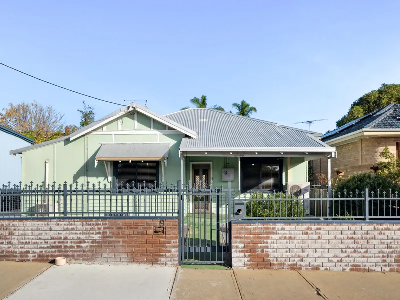 A Quaint Retreat, Close to the Coast.