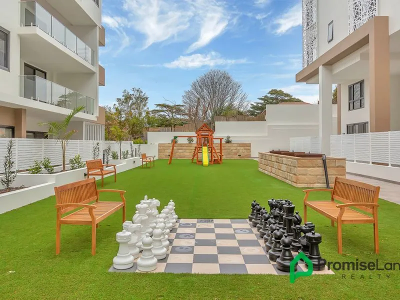 Near New Designer Style NORTH FACING Apartment in the centre of Eastwood