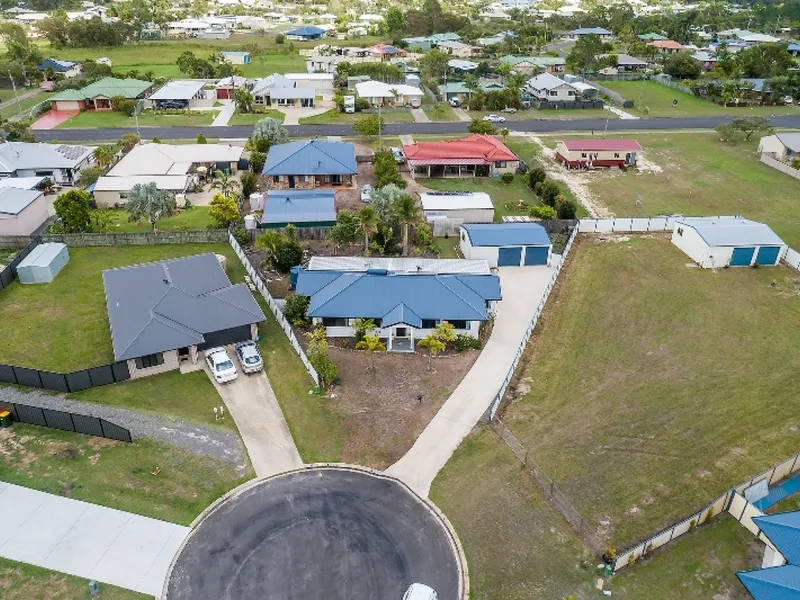 SINGLE LEVEL WITH DUCTED AIRCON, SOLAR, SHED.  WHAT ELSE DO U NEED?