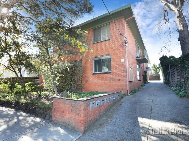 Centrally Located One Bedroom Apartment
