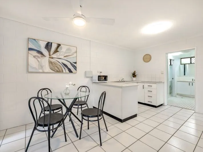 2 Bed Unit For sale, walking distance to Cairns CBD