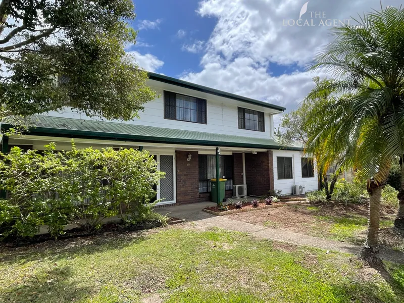 SPACIOUS FAMILY HOME. SUPER CONVENIENT LOCATION!