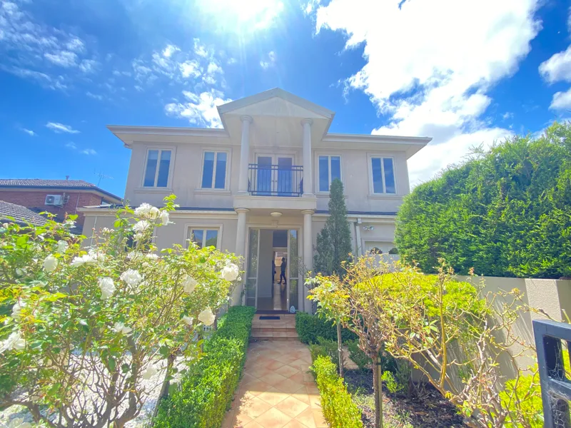 MODERN TOWNHOUSE IN PRIME LOCATION