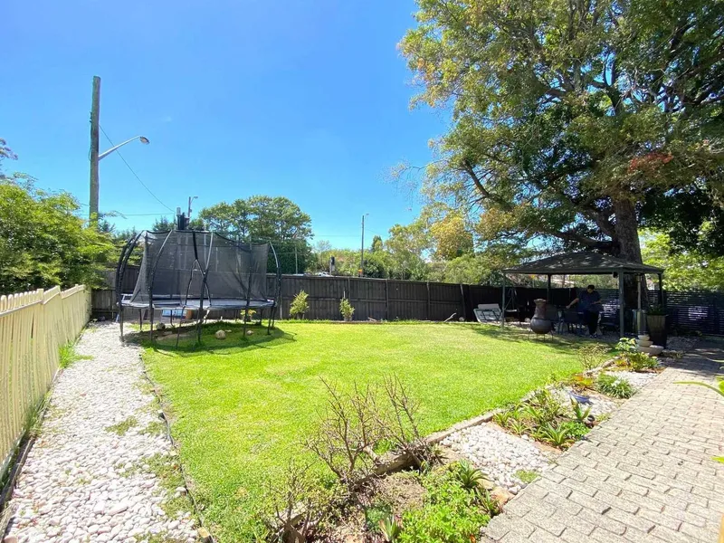 Renovated 3 bedrooms semi with all bills included-Deposit Taken